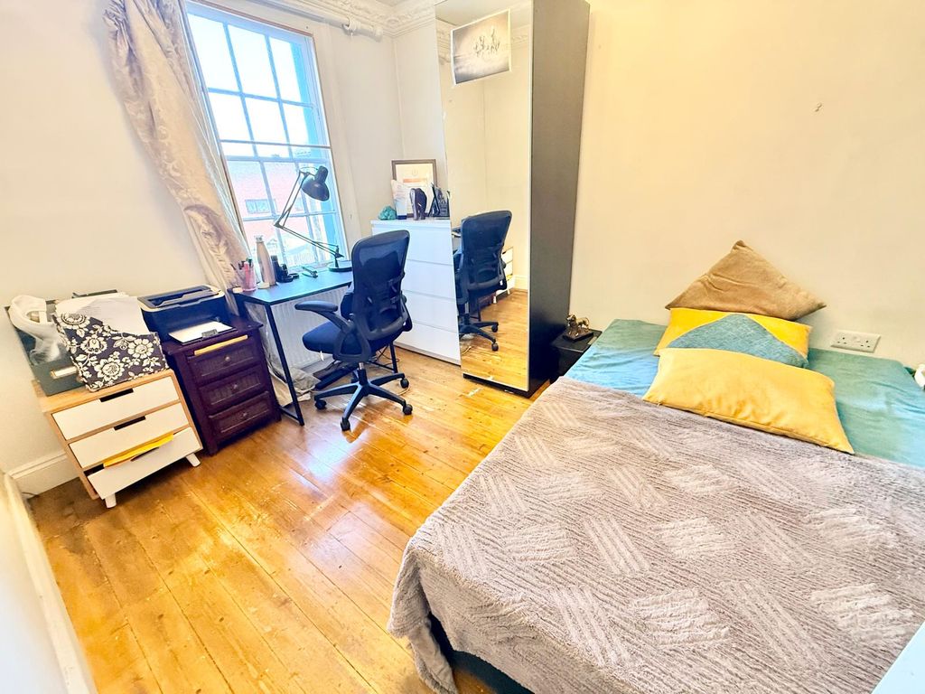 Property photo 2 of 6 Room 2