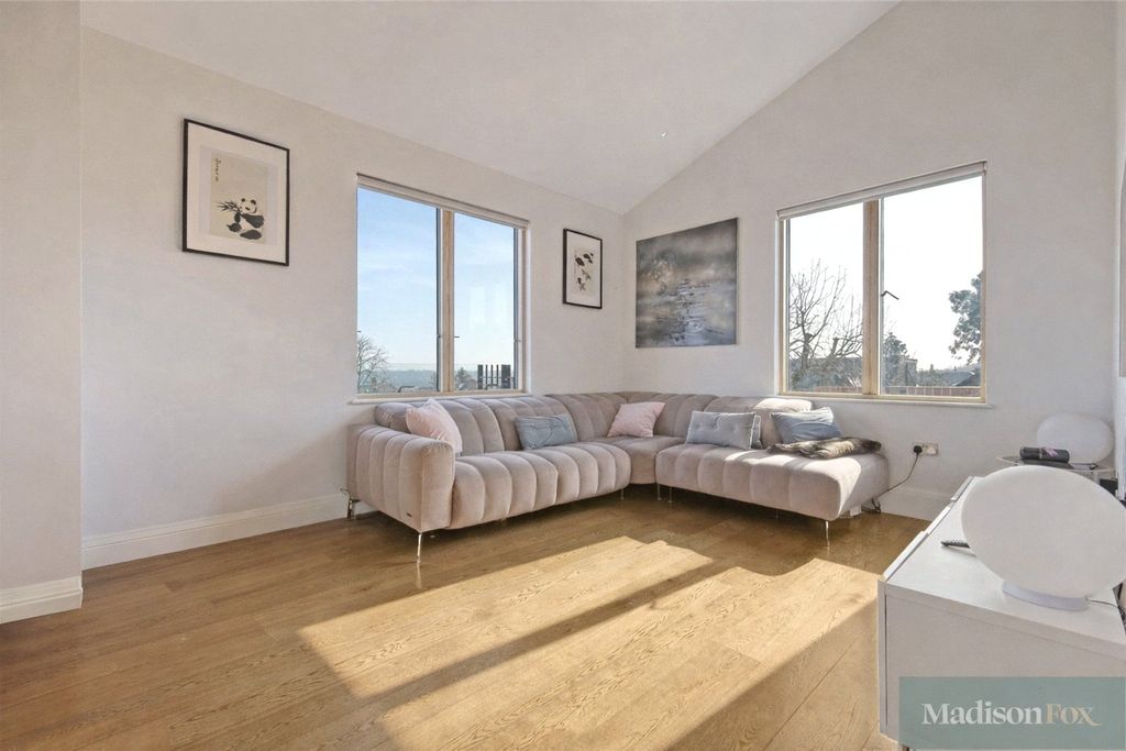 Property photo 2 of 41 Picture No. 48