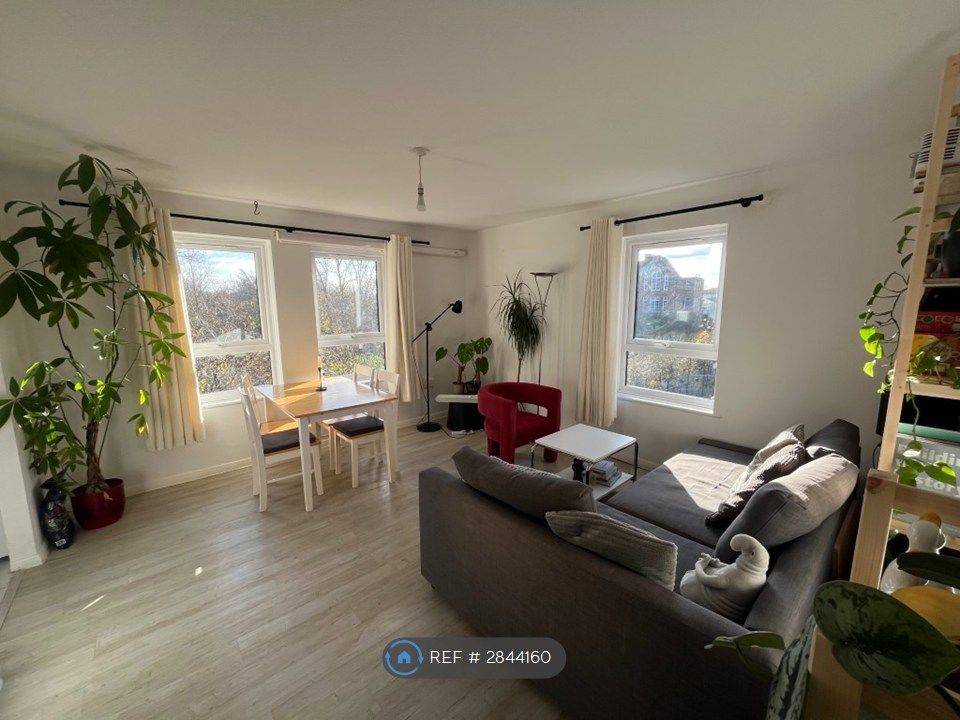 Property photo 1 of 16 Sitting Room