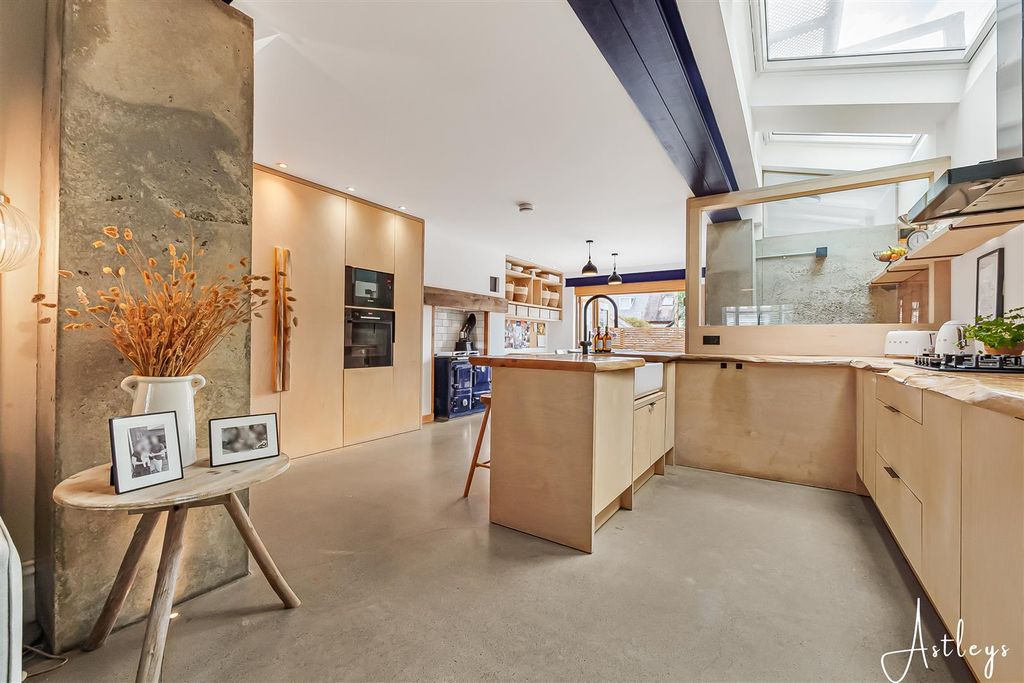 Property photo 3 of 33 Kitchen/Dining Room