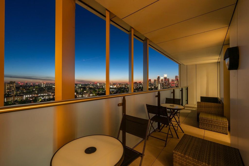 Property photo 3 of 33 Bedroom Night Terrace.Jpg