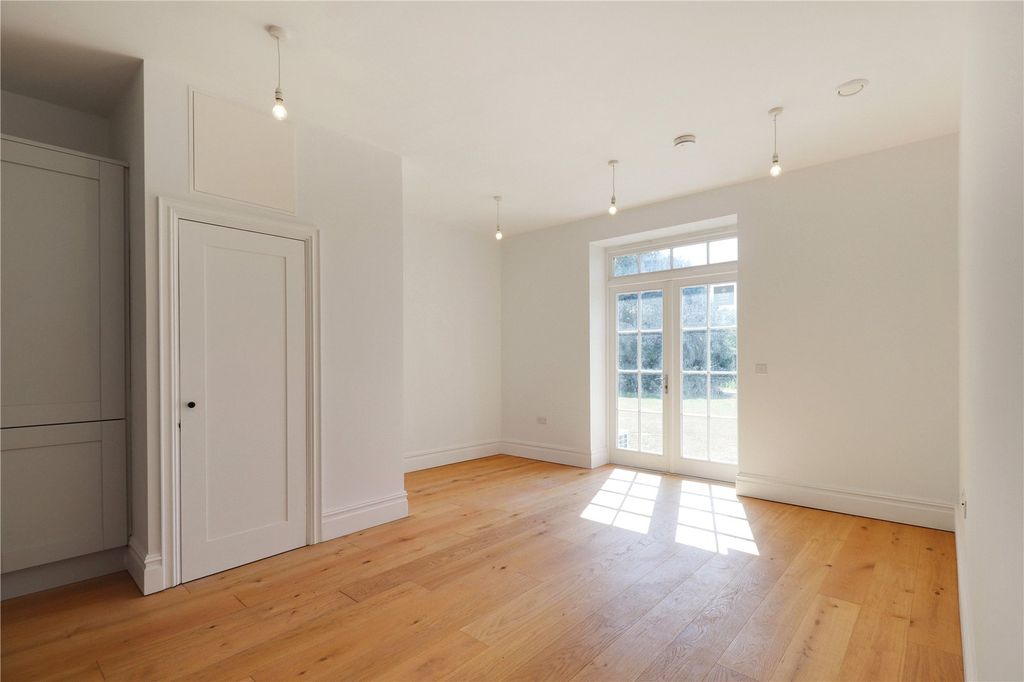 Property photo 3 of 12 Living/Dining