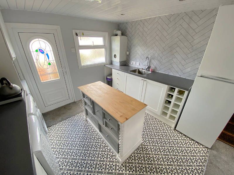 Property photo 3 of 25 Kitchen