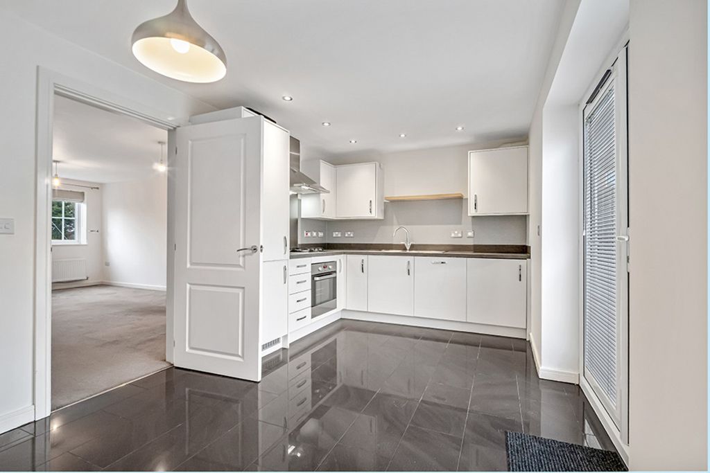 Property photo 3 of 27