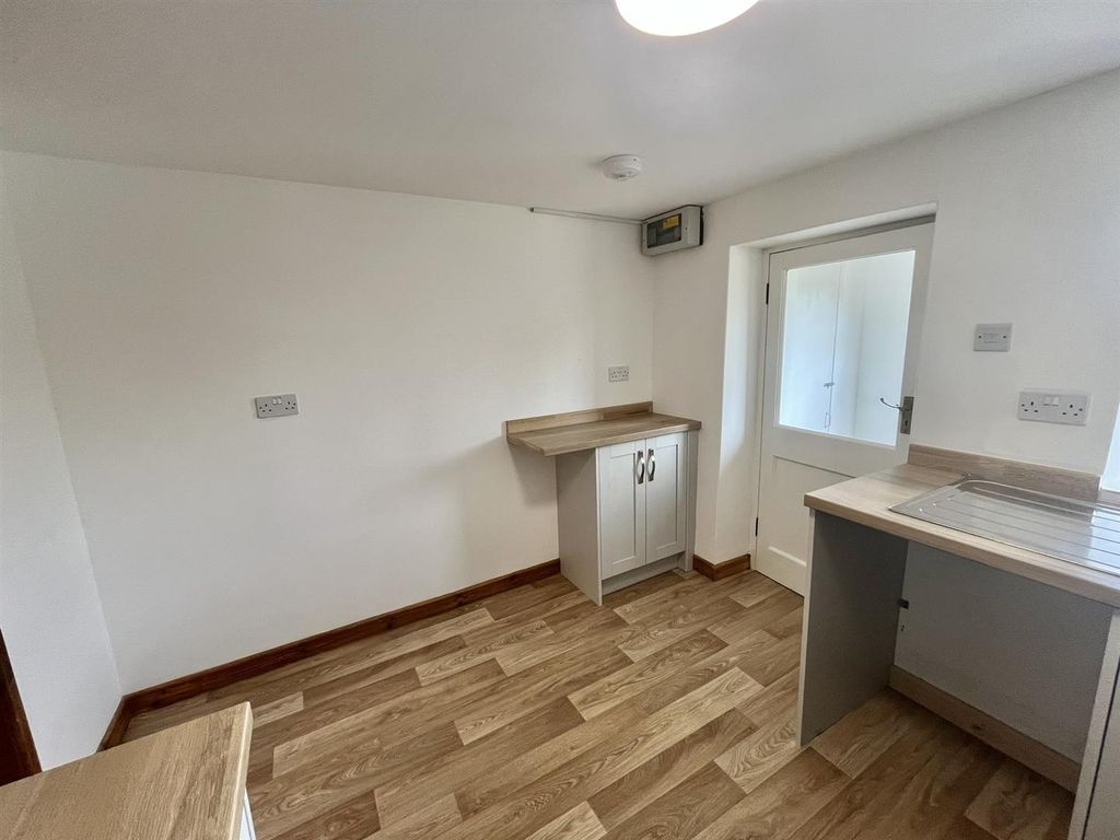 Property photo 3 of 19 Kitchen