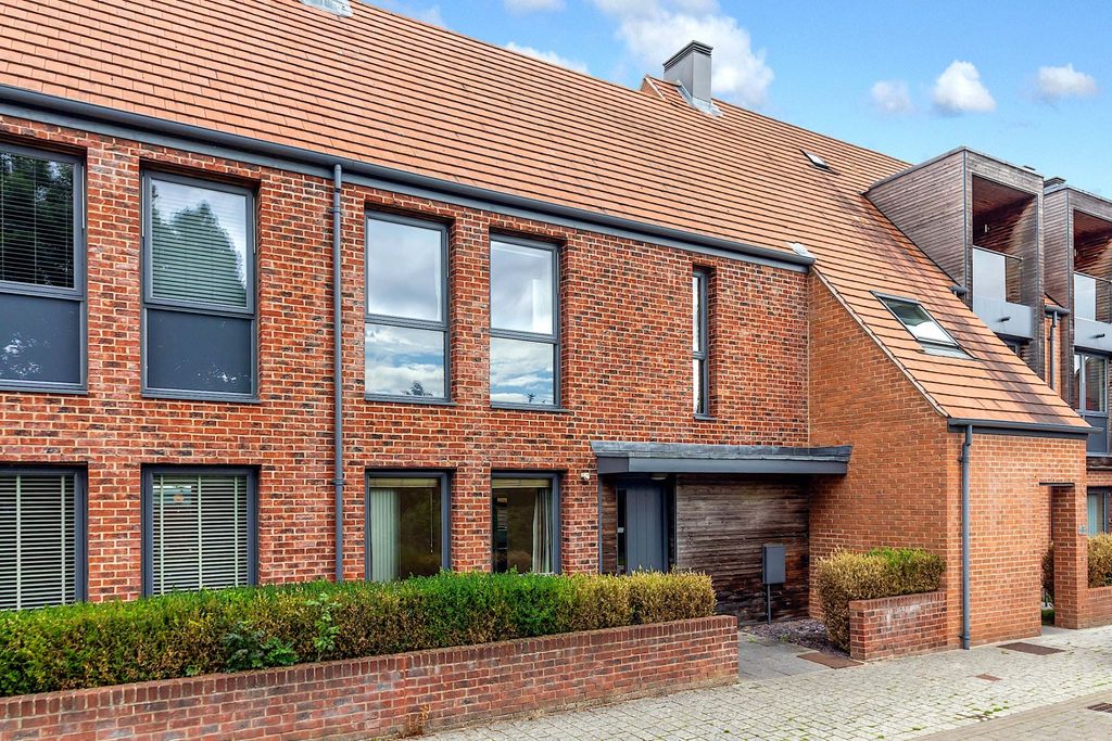 Property photo 1 of 19 Derwent Way - Front1