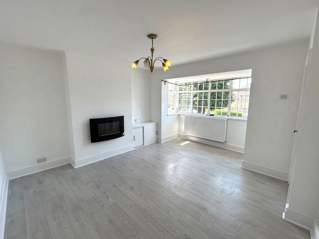 Property photo 2 of 12 Picture No. 15