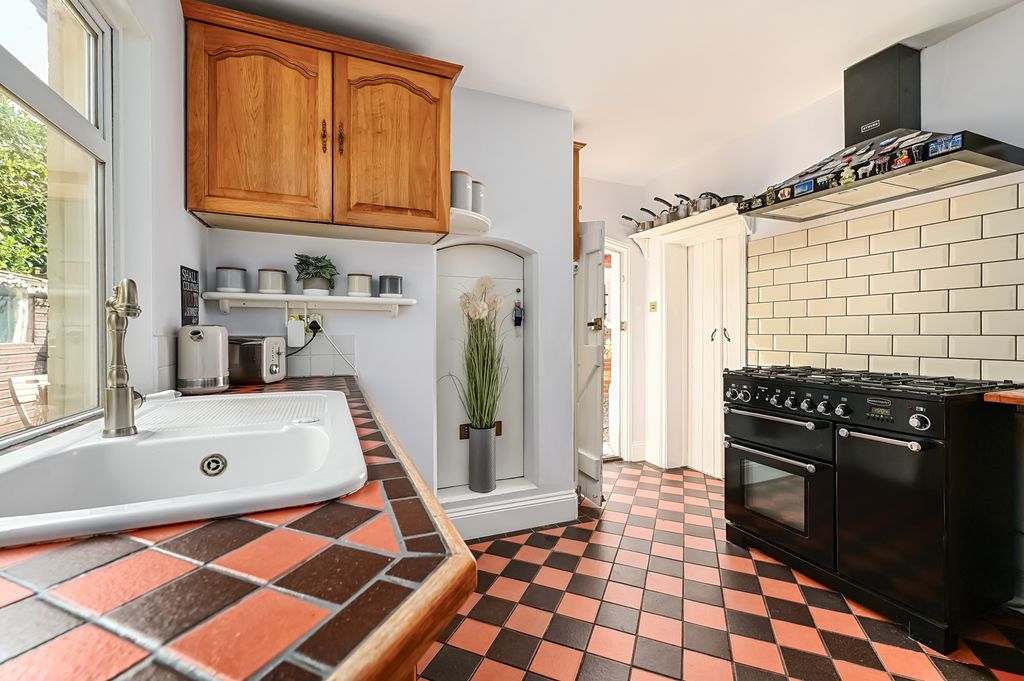 Property photo 3 of 17 Kitchen