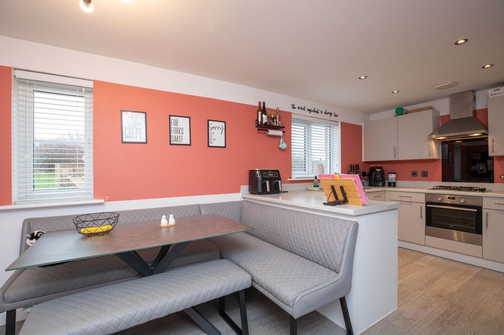 Property photo 2 of 30