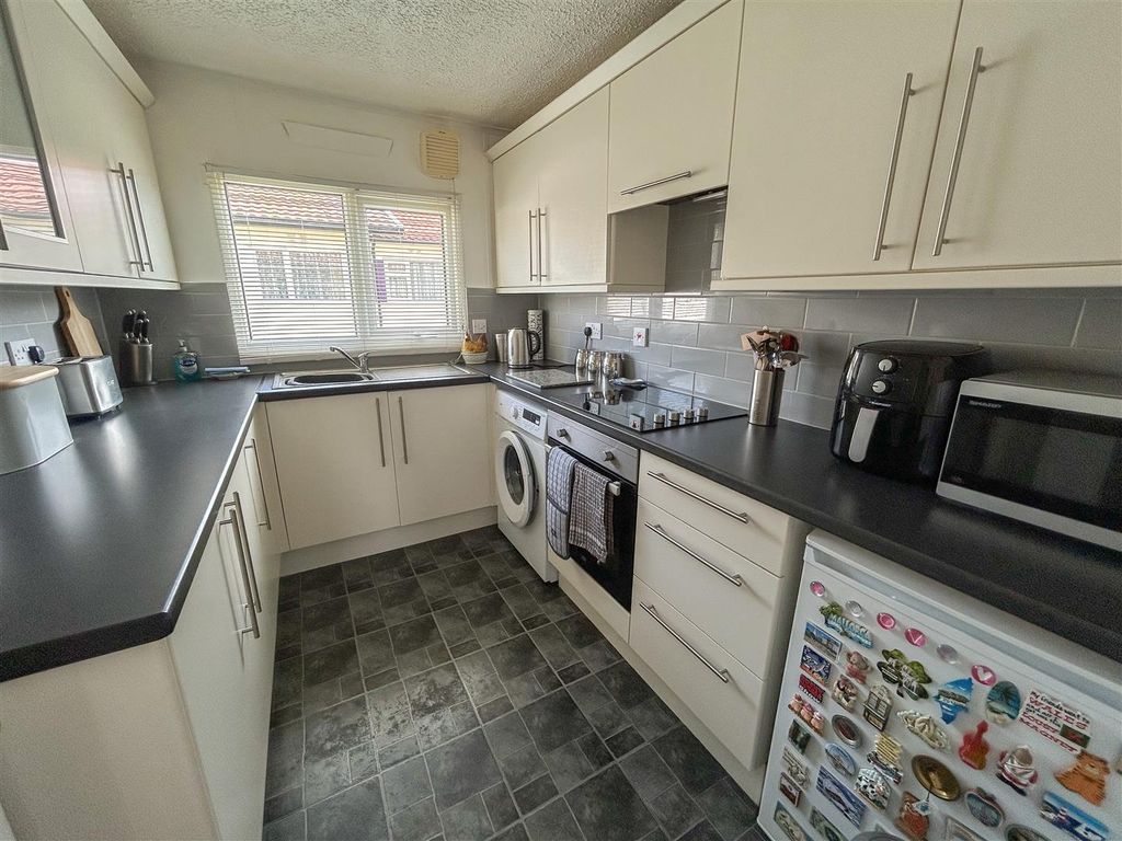 Property photo 3 of 12 Kitchen