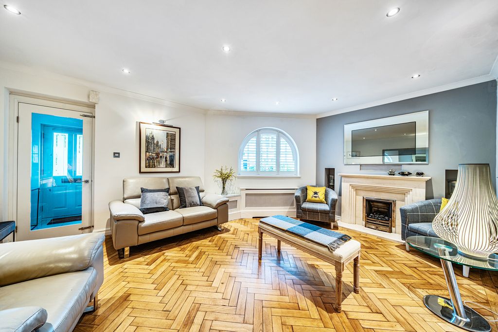 Property photo 2 of 14