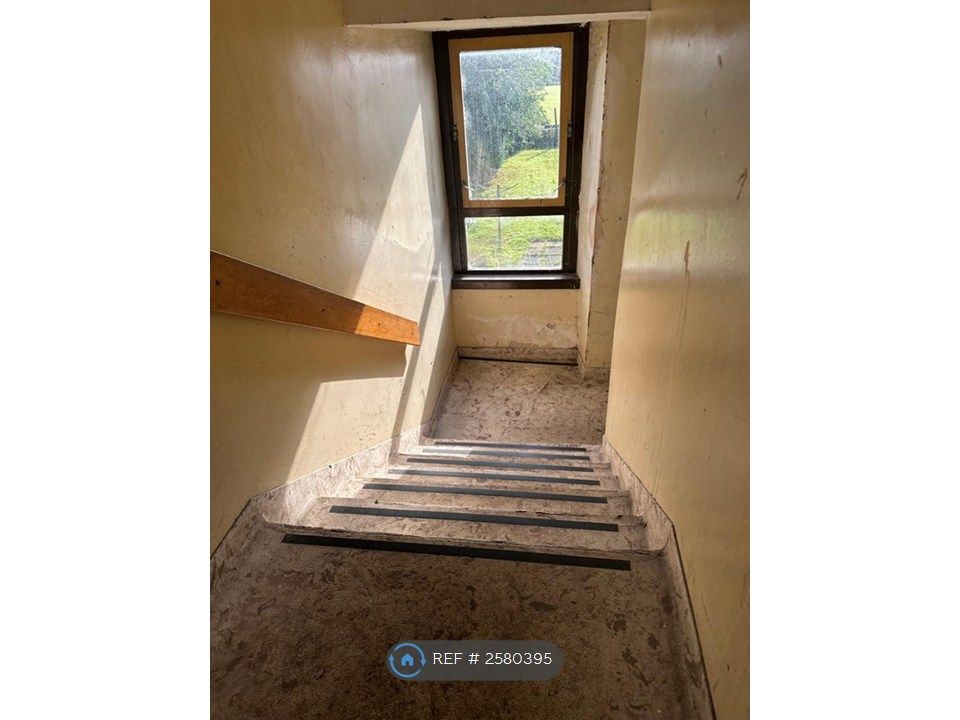 Property photo 3 of 20 Stairs Leading To Flat