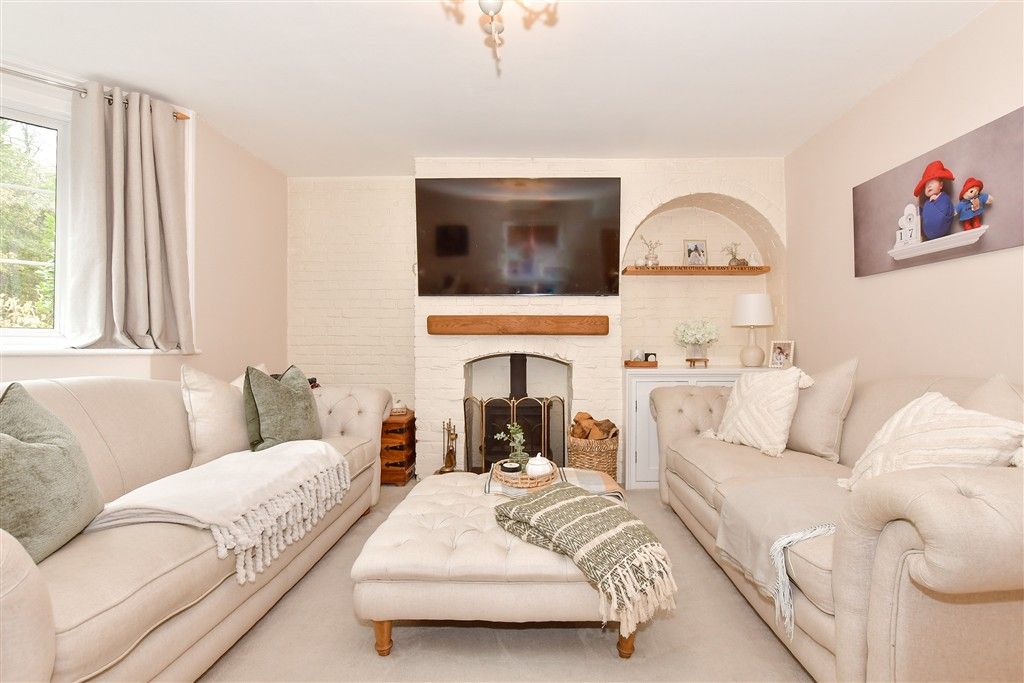 Property photo 3 of 15 Lounge