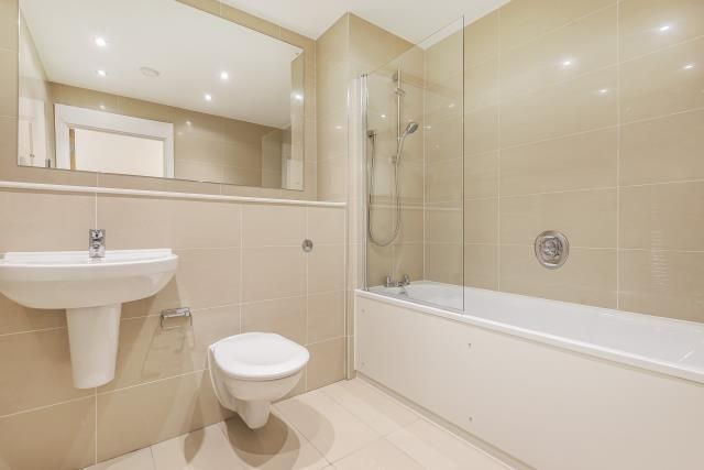 Property photo 2 of 9 Bathroom