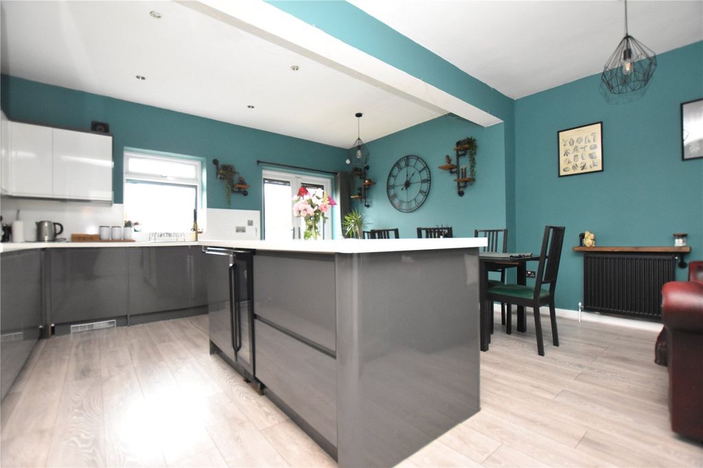 Property photo 2 of 22 Picture No. 31