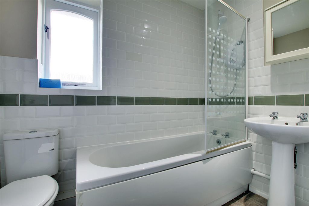 Property photo 3 of 8 Img_2268-Img_2270.Jpg