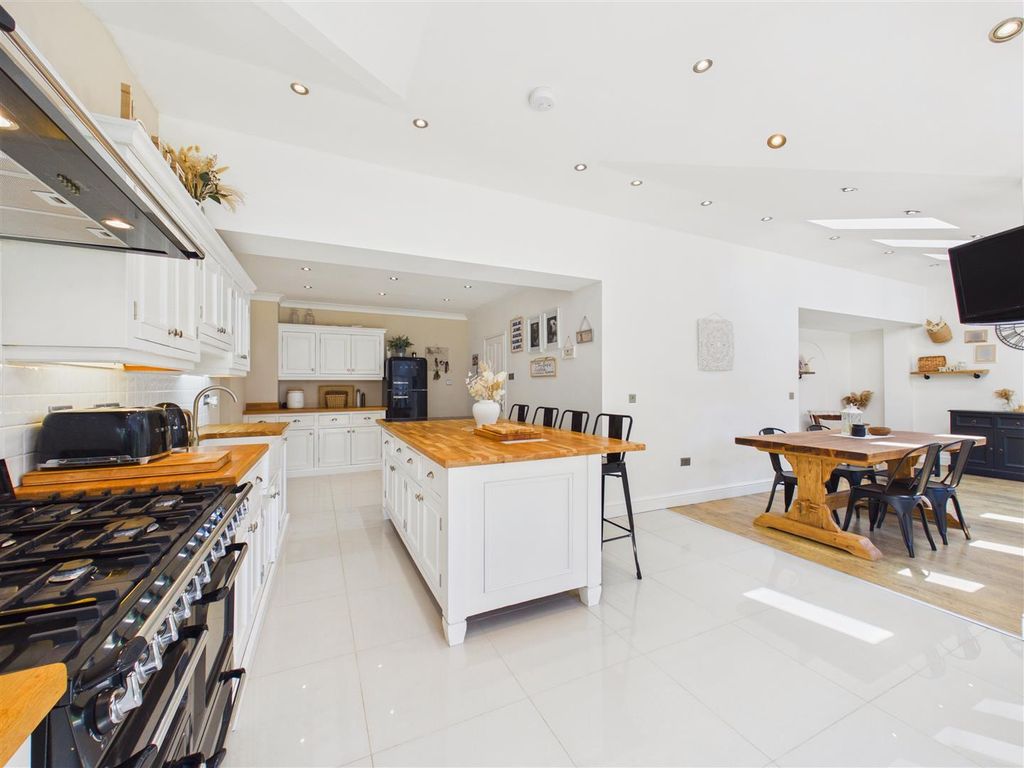 Property photo 2 of 30 Breakfast Kitchen