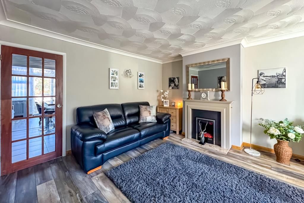 Property photo 3 of 21 Lounge