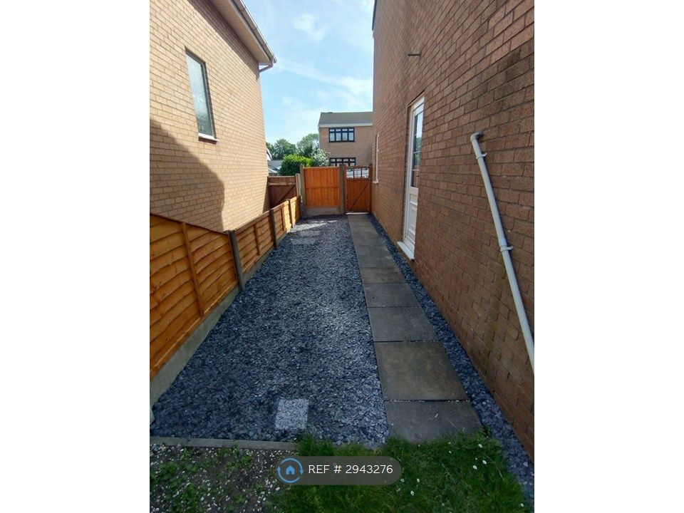 Property photo 3 of 21 Side Elevation