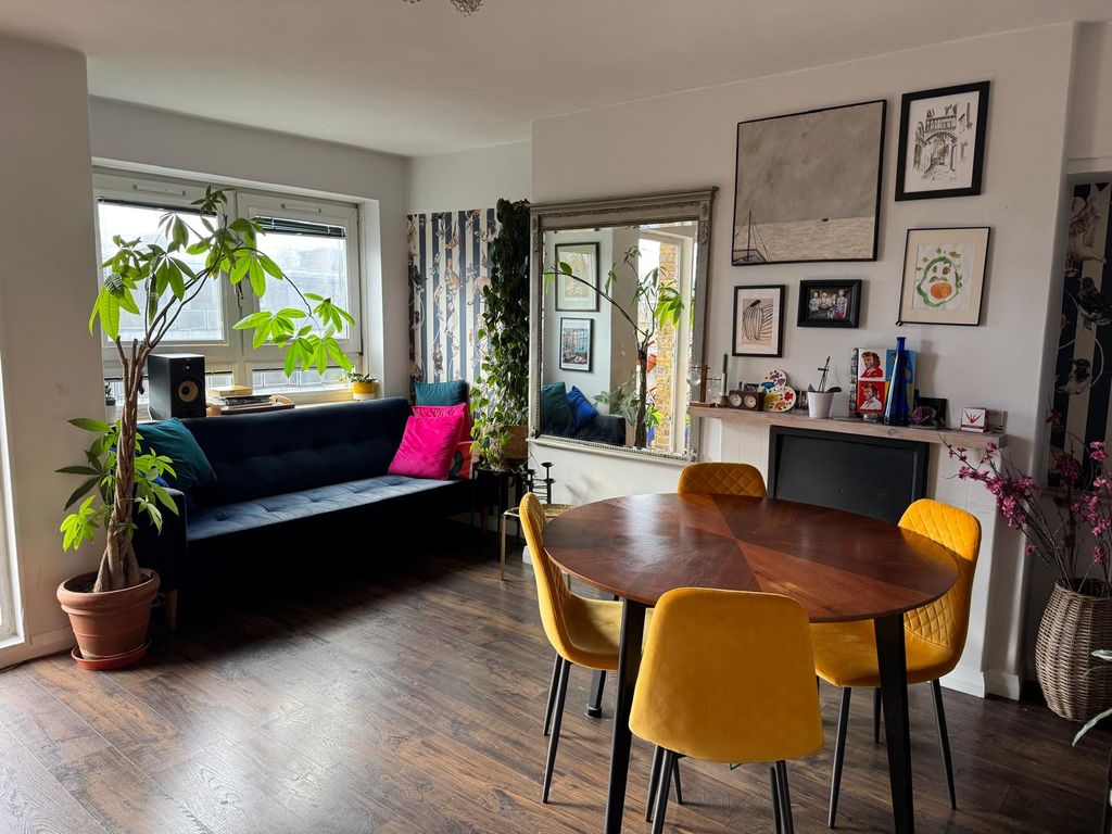 Property photo 2 of 16 2. Lounge - 2