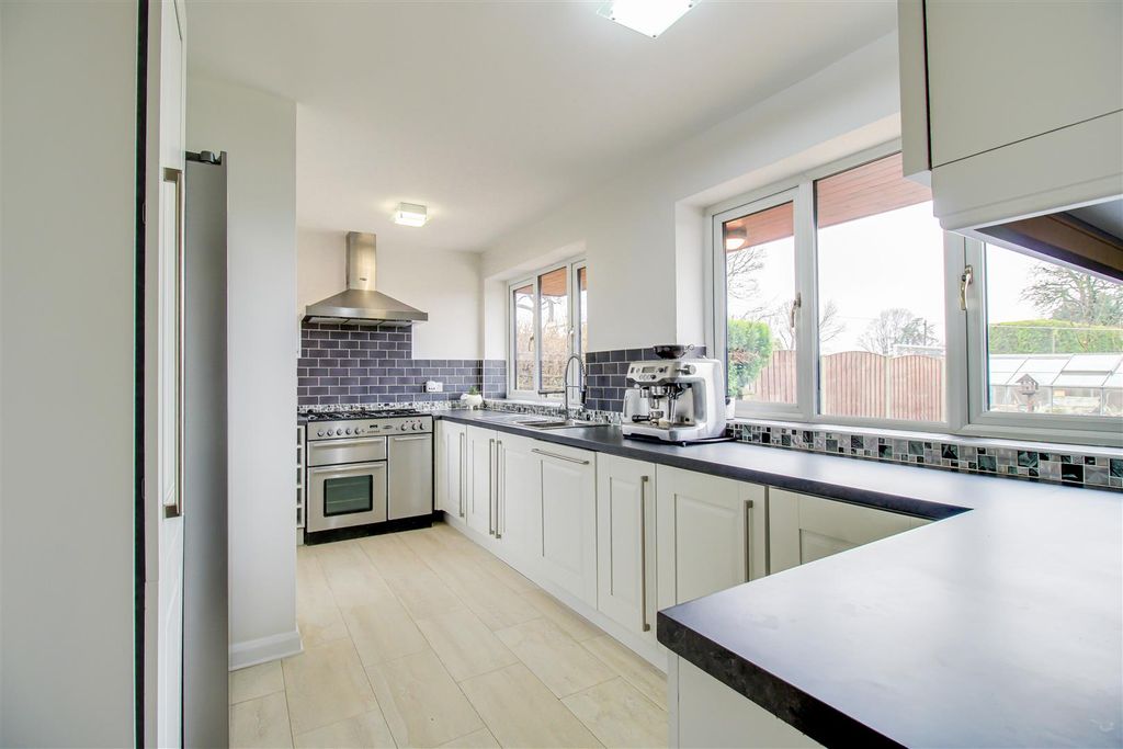 Property photo 2 of 27