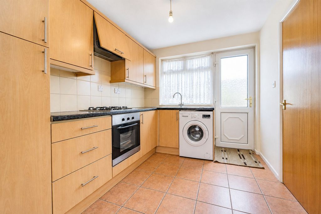 Property photo 3 of 17 Approach