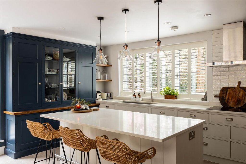 Property photo 2 of 41