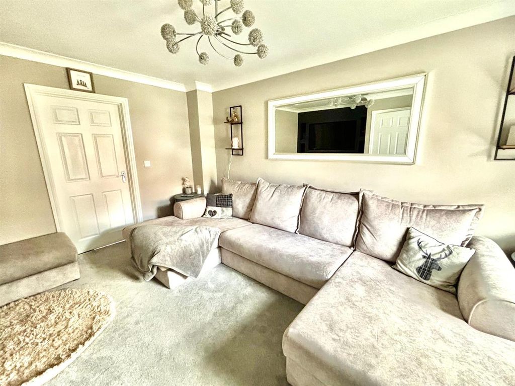 Property photo 2 of 16 Lounge