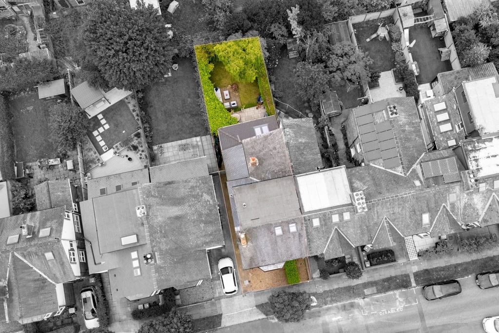 Property photo 1 of 28