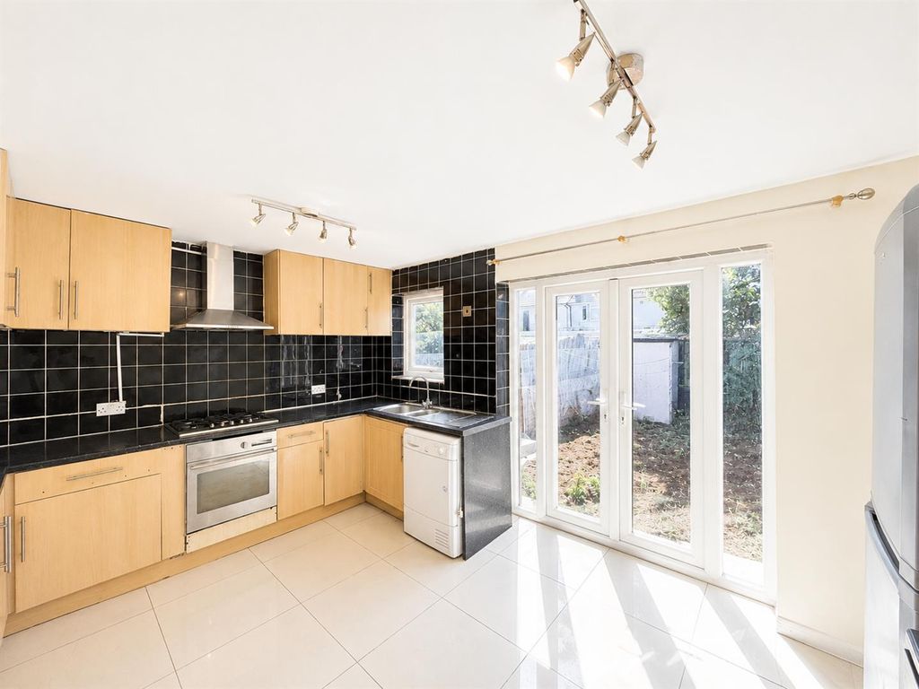 Property photo 1 of 9 Kitchen