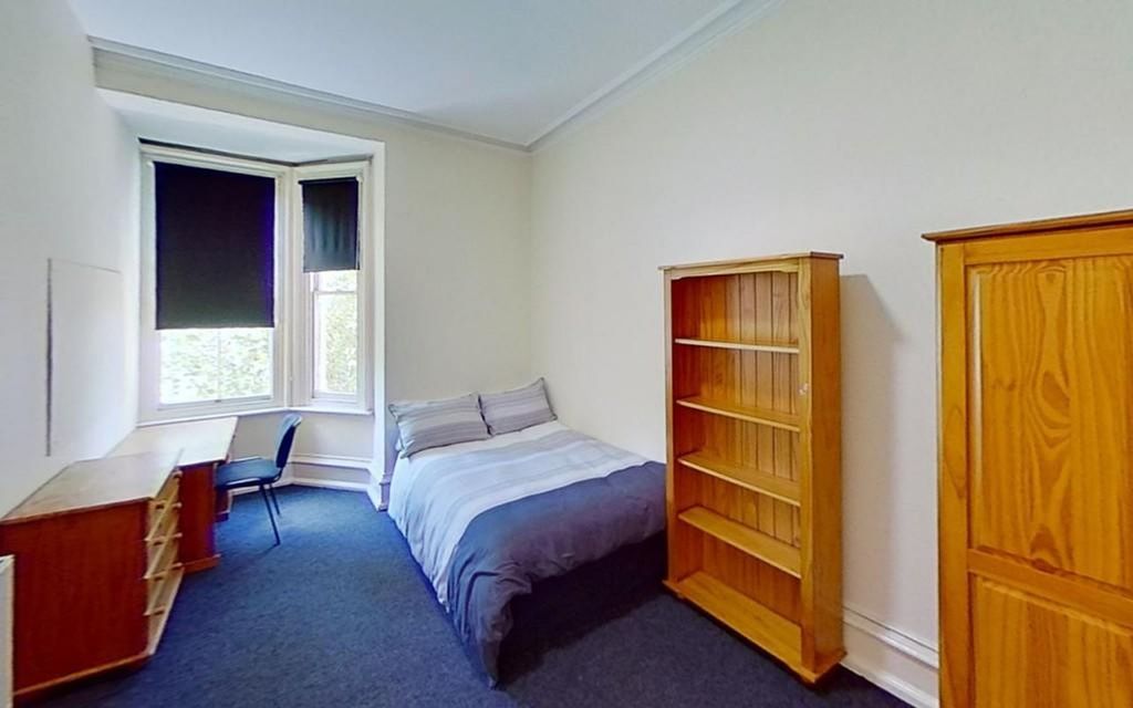 Property photo 1 of 7 Bright And Inviting Double Bedroom Featuring A Coz...