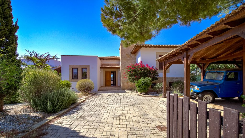Property photo 1 of 13