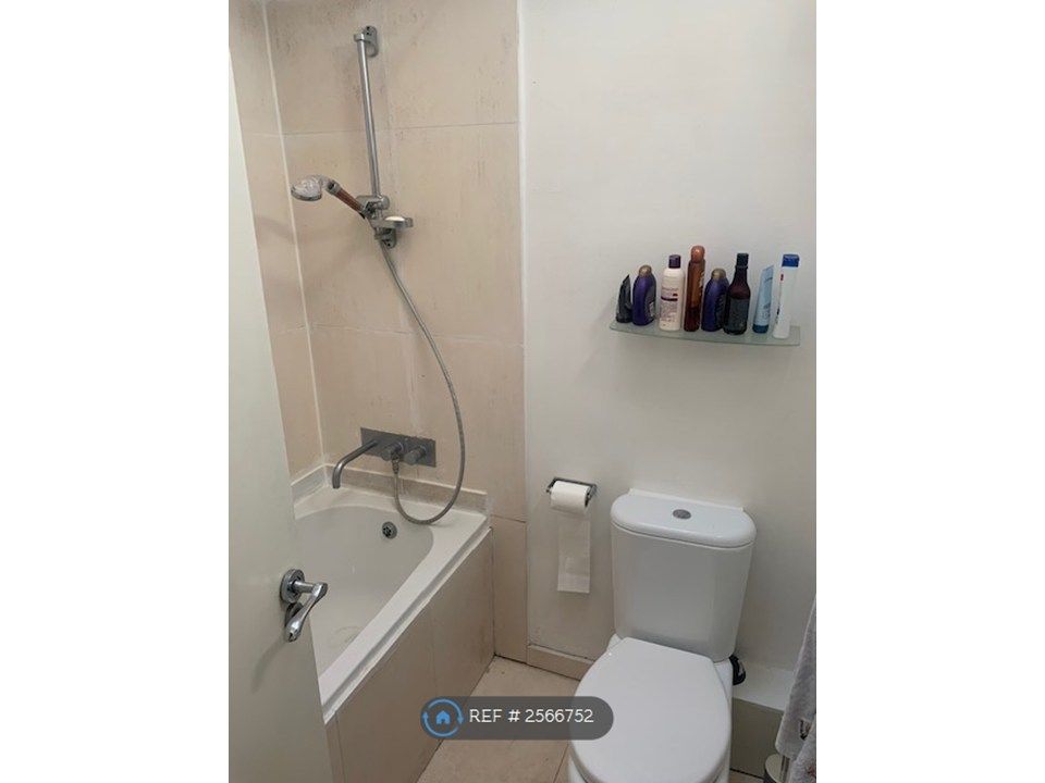 Property photo 2 of 7 Bathroom