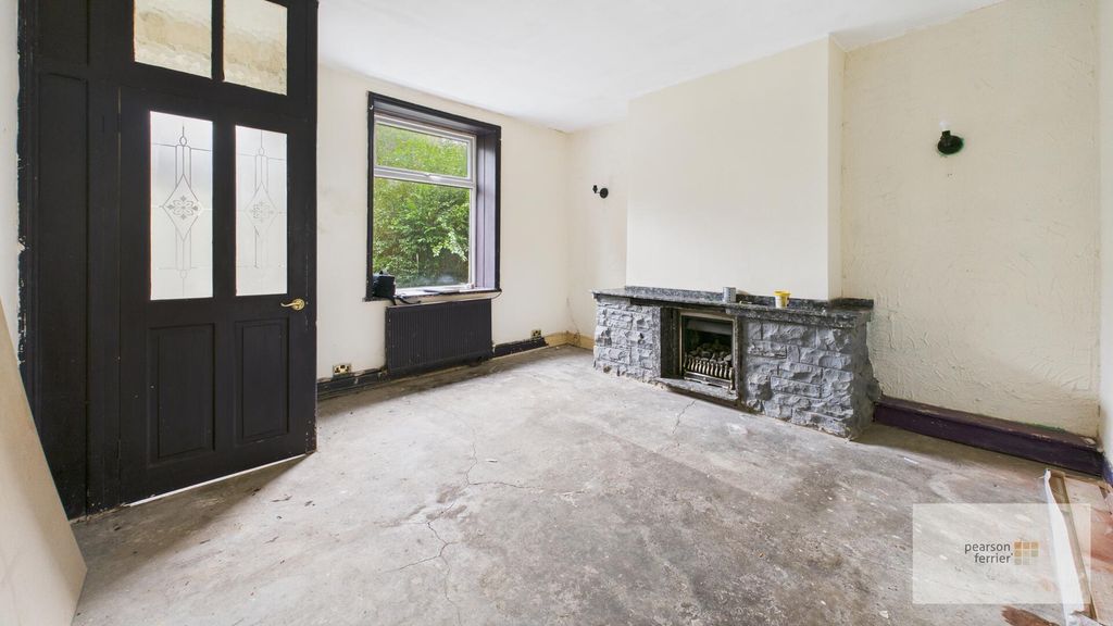 Property photo 2 of 10 Living Room