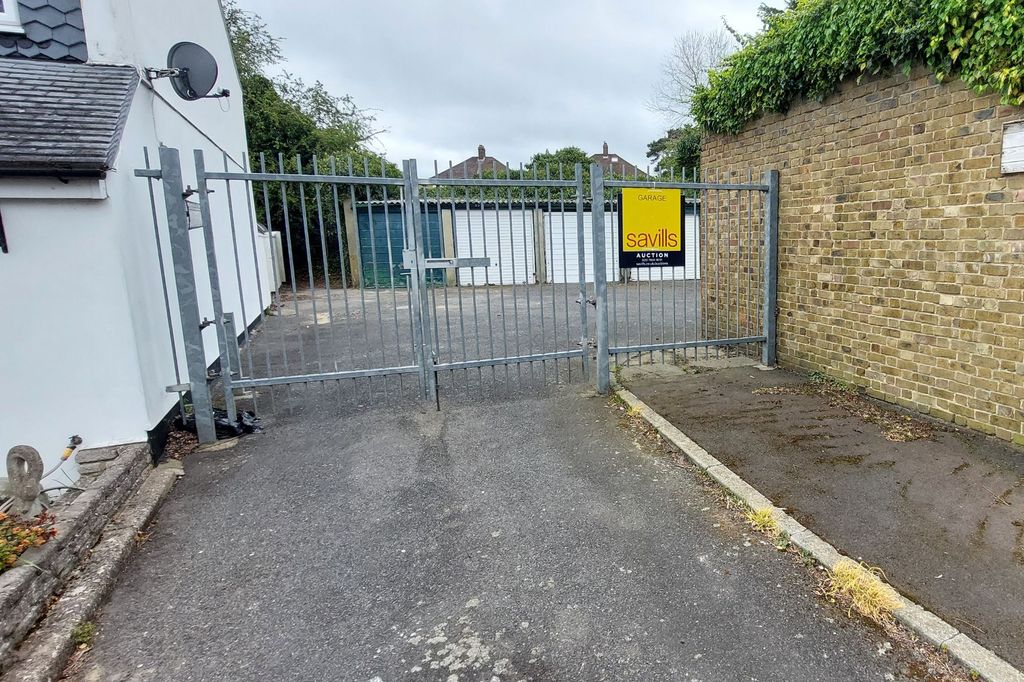 Property photo 3 of 5 Garage 7 Stansted Crescent, Albany Park, Bexley, Kent, Da5 3Hz