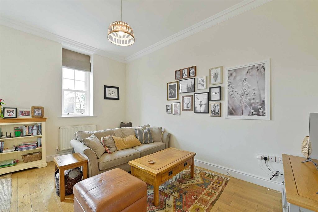 Property photo 3 of 18 Sitting Room