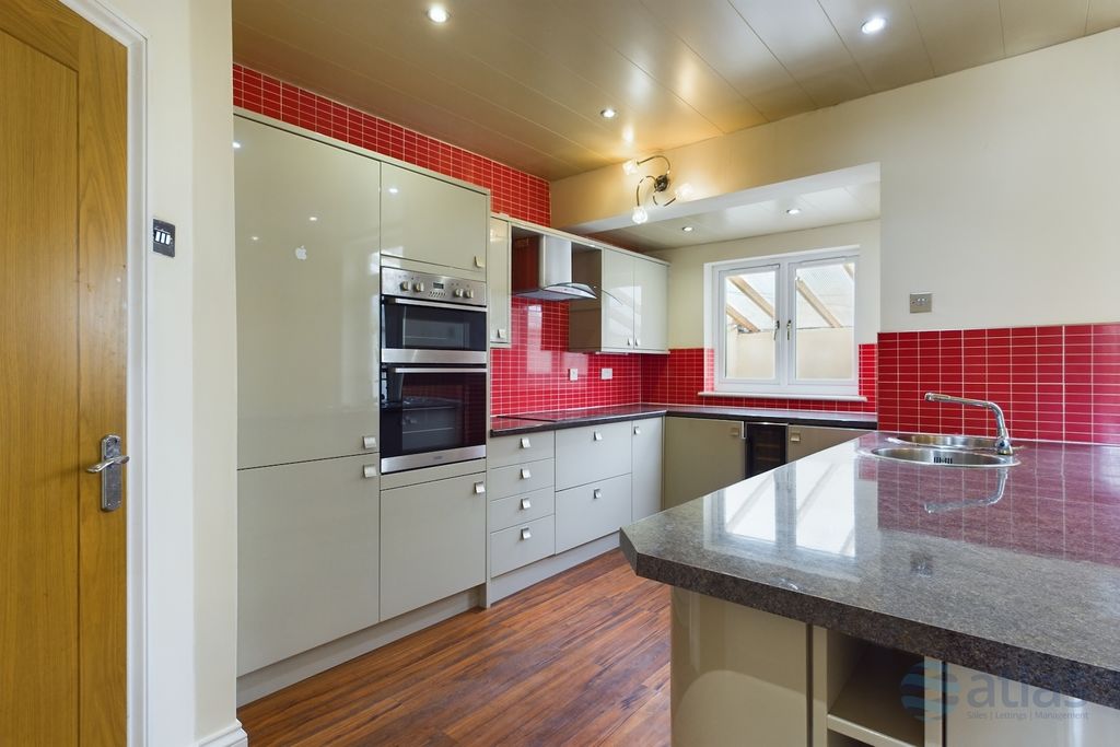 Property photo 3 of 26 Kitchen