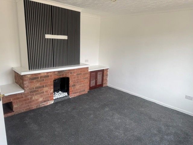 Property photo 3 of 10 Living Room