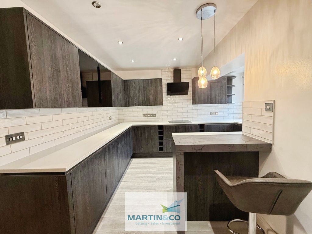 Property photo 3 of 26 0B05A393--49B9-84E4-E3E3F1D95F16-47312-00000676C29