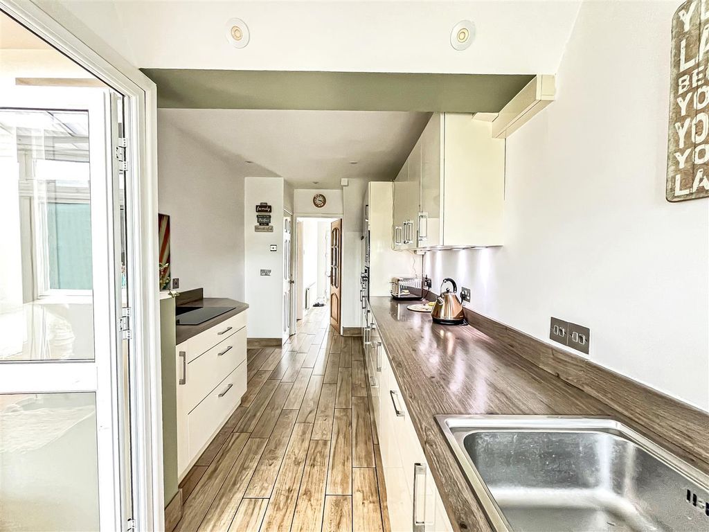 Property photo 3 of 18 Kitchen