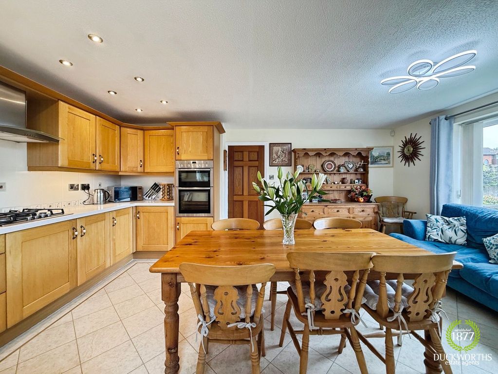 Property photo 3 of 35