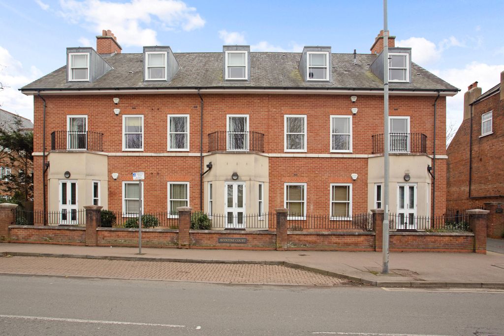 Property photo 1 of 9
