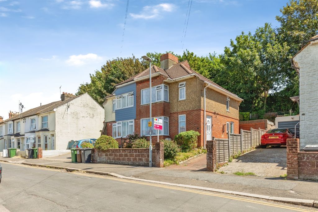 Property photo 1 of 16