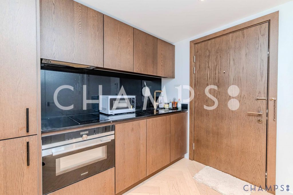 Property photo 1 of 7 Studio To Rent At Landmark Pinnacle E14
