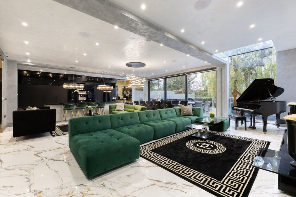 Property photo 1 of 36