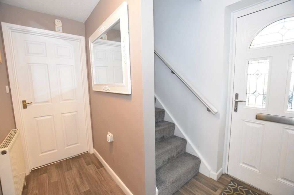 Property photo 2 of 15 Entrance Hall