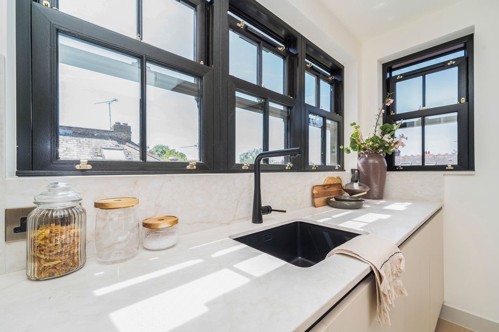 Property photo 3 of 22 Pbox-Img.Jpg