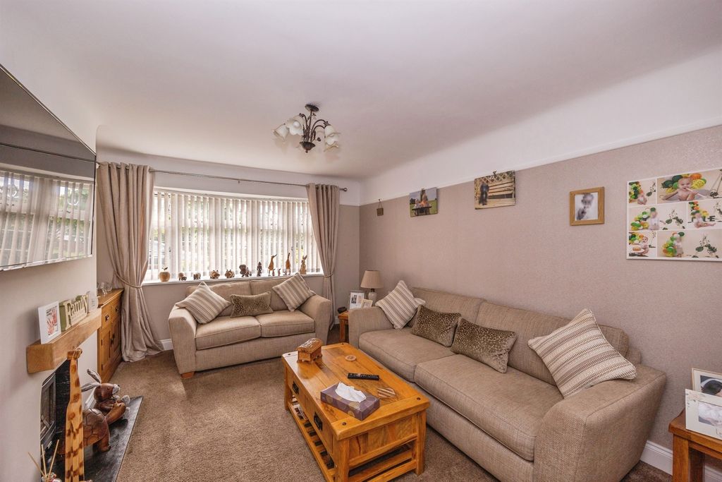 Property photo 2 of 26