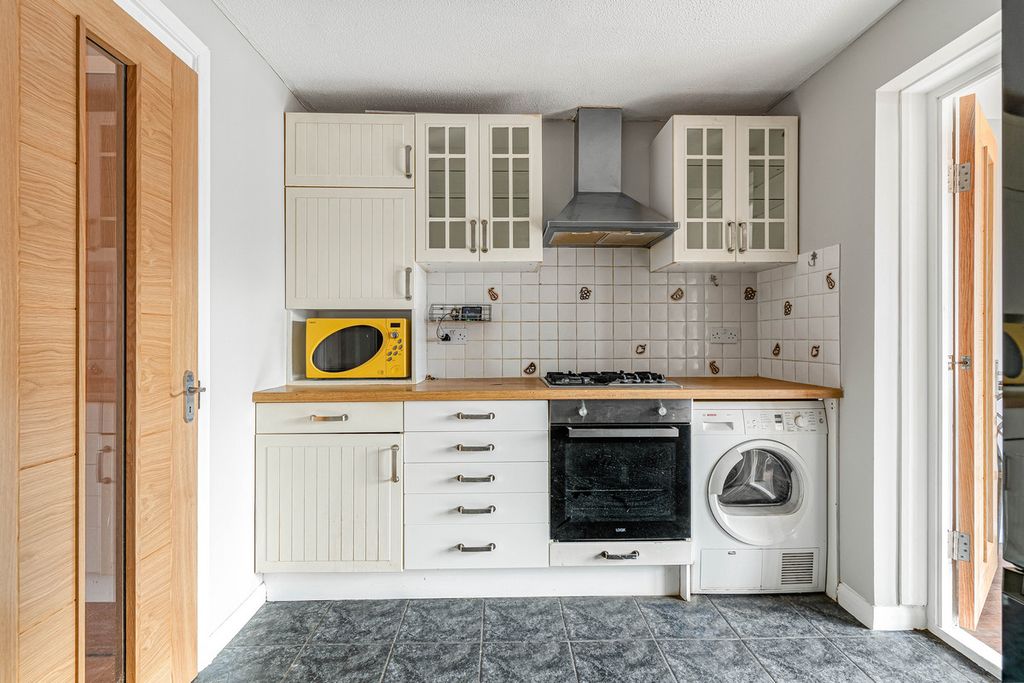 Property photo 3 of 22