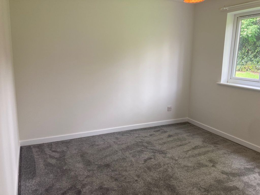 Property photo 2 of 5 Bedroom